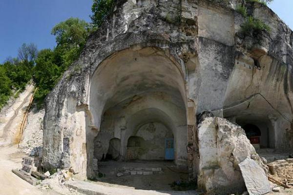 The Liadovyi Usiknovenskyi Rock Monastery